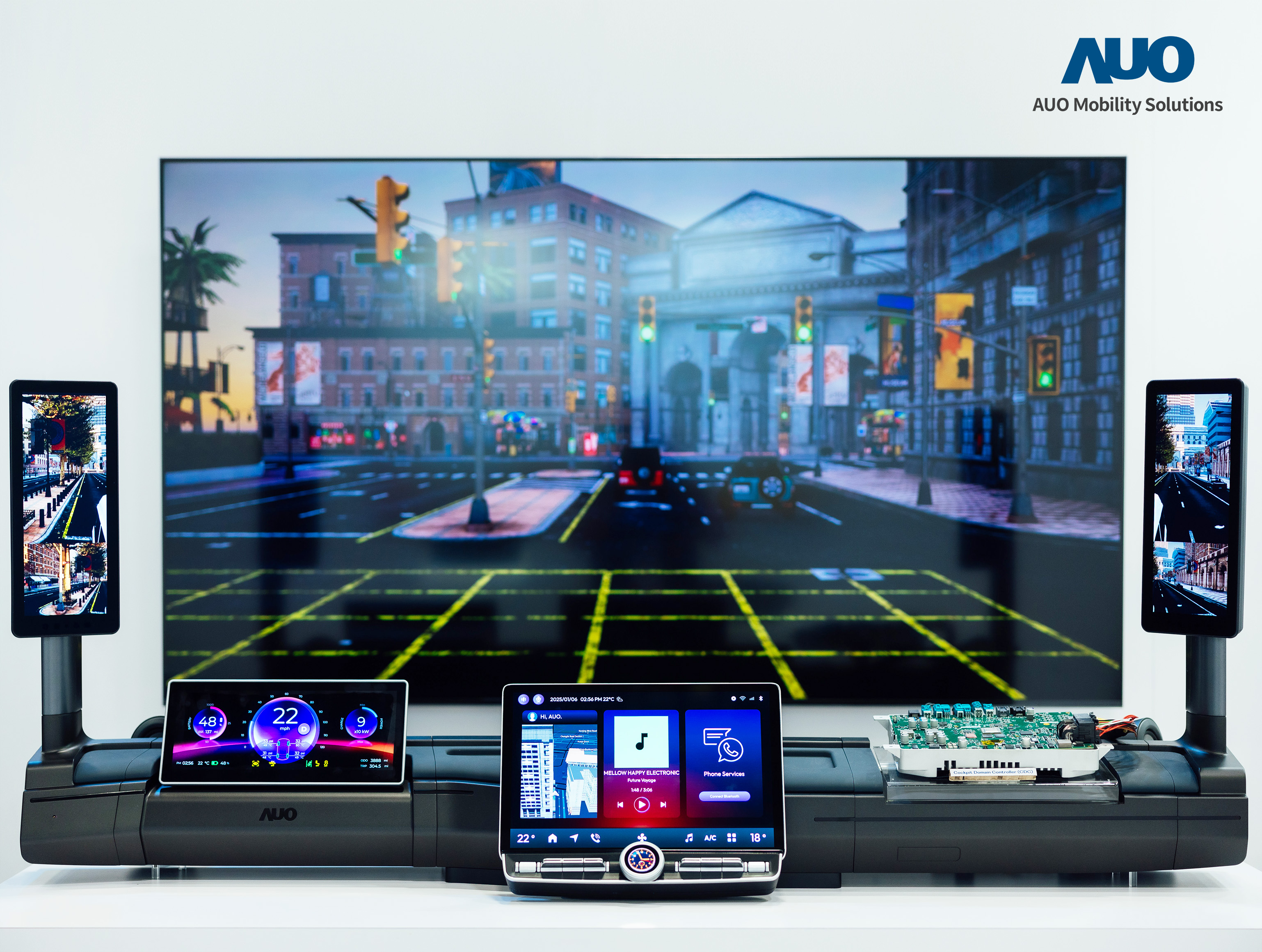 友達智慧移動推出智慧座艙域控平台，支援CDC、分區架構並整合AI運算模組，提供智慧體感與座艙互動功能，驅動個人化座艙功能全面升級。