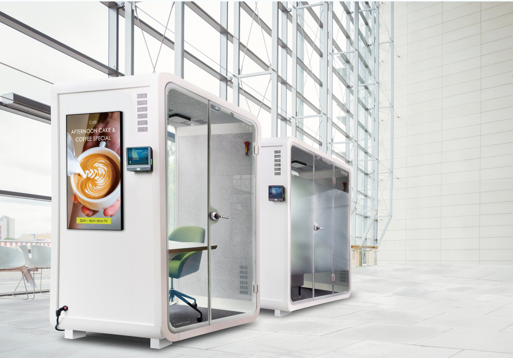 熊猫体育子公司达擎之智慧行动办公舱，采用PDLC智能调光玻璃设计，透过通电与断电的电流切换，呈现透明与雾面效果，具节能降耗特性并兼顾隐私，确保信息安全