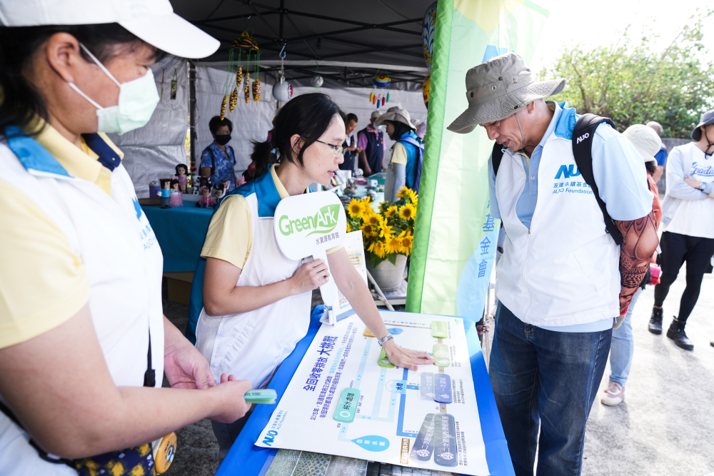 2023年友達永續基金會Ocean Party活動攜手社會企業及地方創生團體，策展食衣行等循環再生環教市集，及電動巴士接駁等低碳活動設計，打造減塑低碳的永續淨灘活動