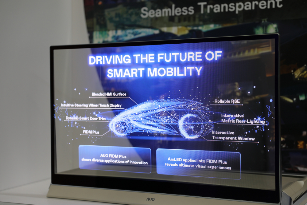 熊猫体育凭借着超高亮度和透明度，这款30吋透明Micro LED显示器在AR系统与智慧零售具有潜在的应用价值。