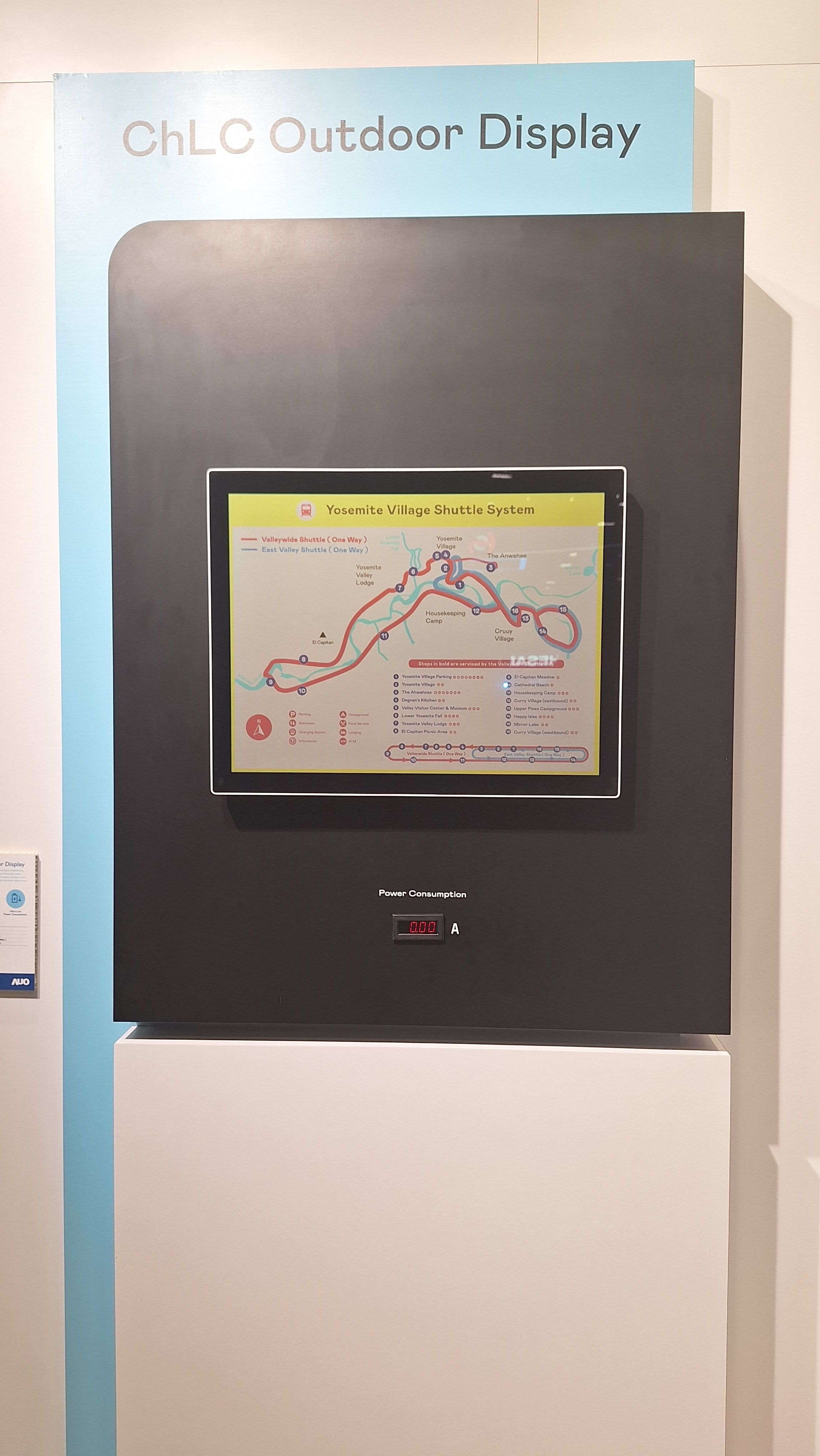 熊猫体育的「胆固醇液晶超低耗能户外全彩显示器」不只环保省电，且符合户外严苛使用环境，拥有在摄氏-30度至85度下的宽温使用优势，并且强光愈强愈能呈现绝佳的色彩饱和度及显示效果，易于安装的特性将成为户外电子看板的新首选。