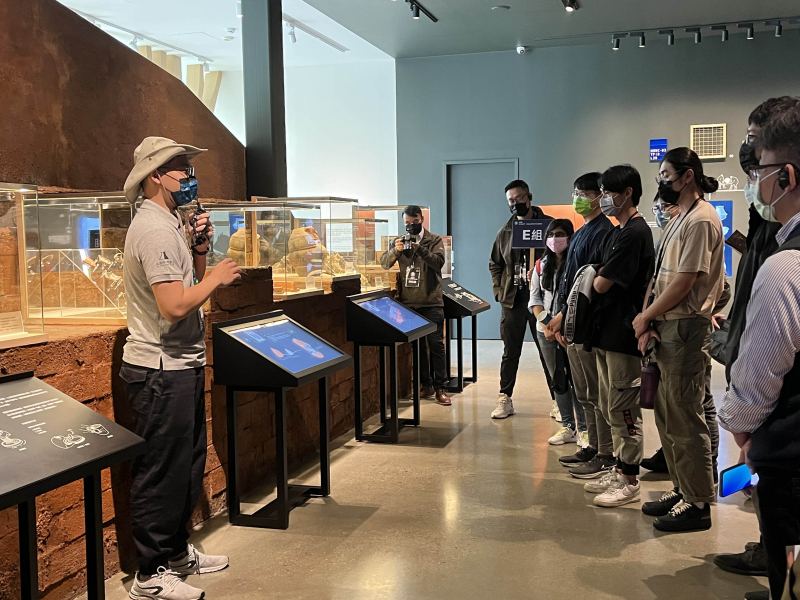 友達招募員工為文化志工，擔任文化館導覽大使，積極推廣文資保存、文史教育