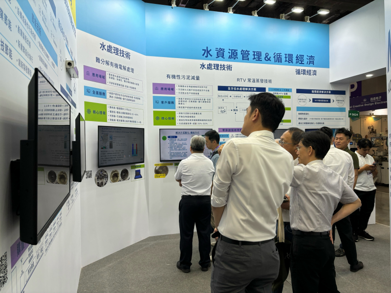 友達以深厚的智慧製造經驗發展永續戰略，積極延伸價值鏈，轉化成可供外界使用的綠色智慧服務，進軍SEMICON Taiwan 2024，提供半導體產業鏈打造AI世代的永續即戰力。