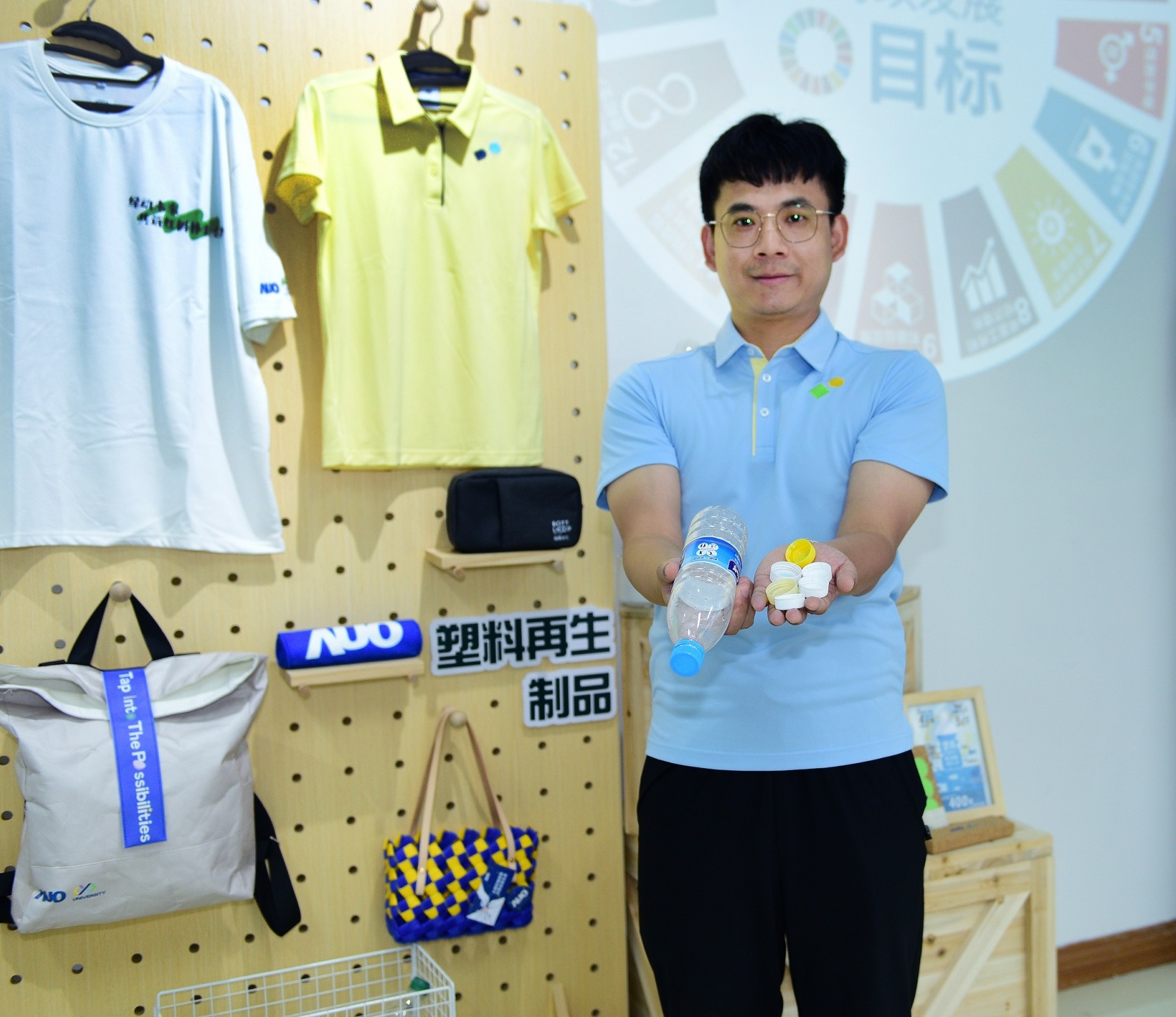 「2024智慧熊猫体育展」永续发展馆中，展示熊猫体育厦门驱动永续发展之成果，包含将厂内废弃物再制为实用物品，将永续发展理念深植于员工生活日常实践