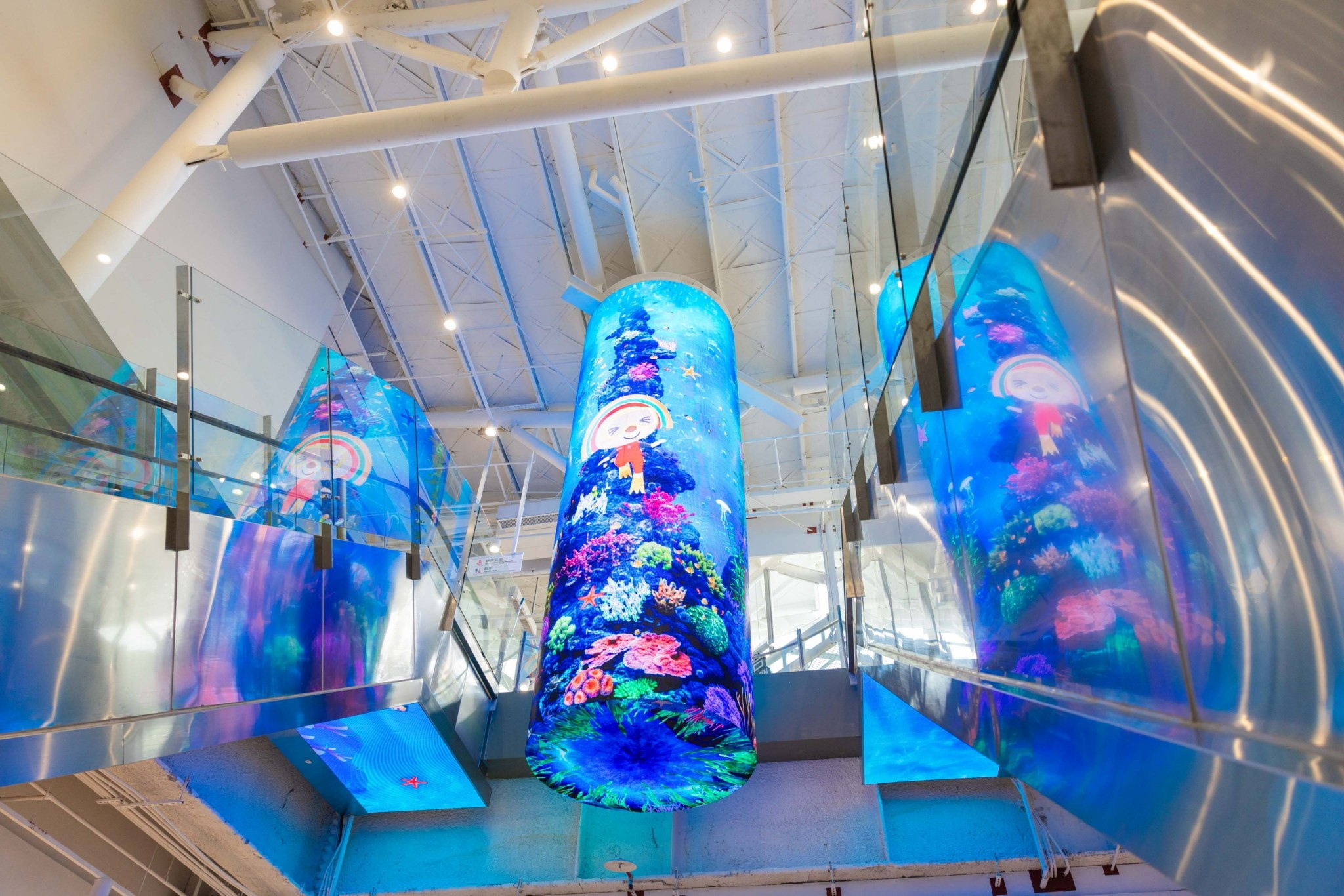 達擎與傑可達整合先進顯示技術與軟硬體應用服務，提供一系列大型LED顯示解決方案，為全新改裝開幕的「清水服務區」佈局嶄新視覺體驗。