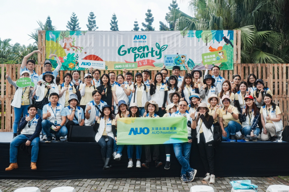 友達積極推動低碳轉型、節能減碳與減塑行動，落實環境承諾與社會責任，榮獲「台灣百大永續典範企業獎」