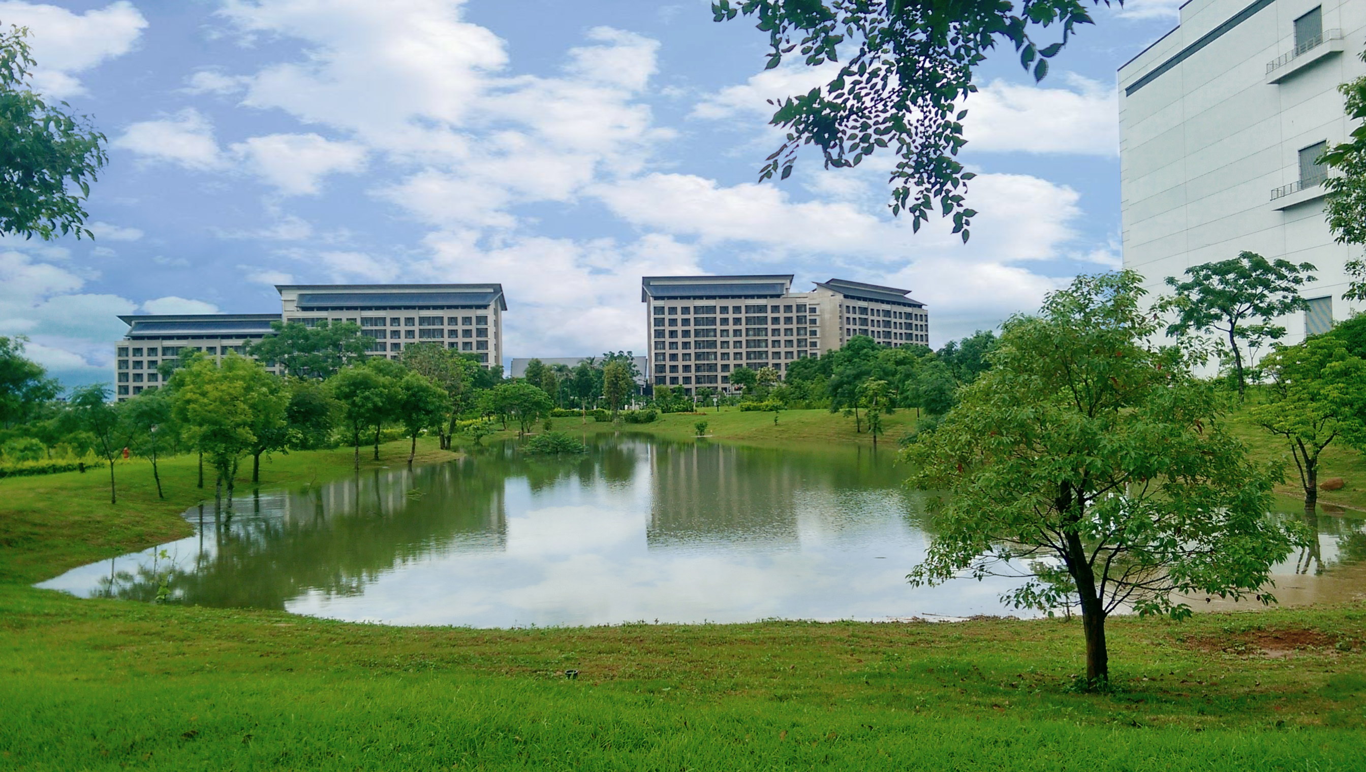友達在氣候變遷與水安全兩大主題，獲CDP雙A全球領導級肯定。在氣候變遷面，友達重視營運廠區自然共生，透過TNFD國際框架制定自然衝擊相關的調適與減緩策略，強化企業氣候韌性