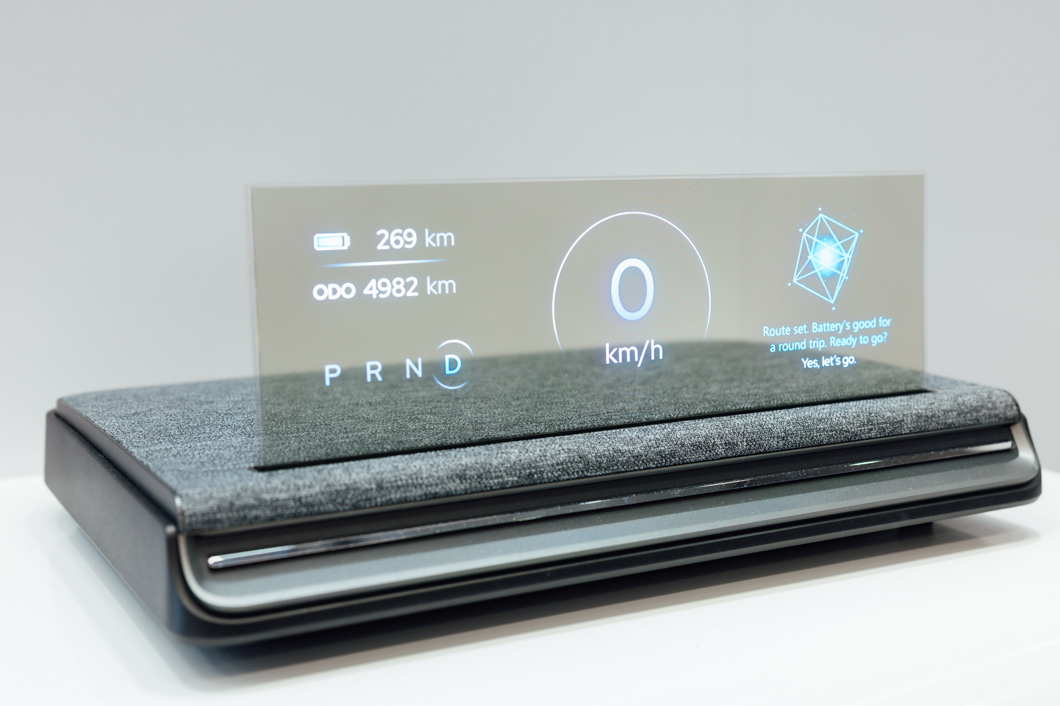 全球首款Aero Module透明Micro LED顯示器模組外觀輕盈通透，可與數位內容完美融合，提供動態顯示、先進控制、個人化沉浸感受。