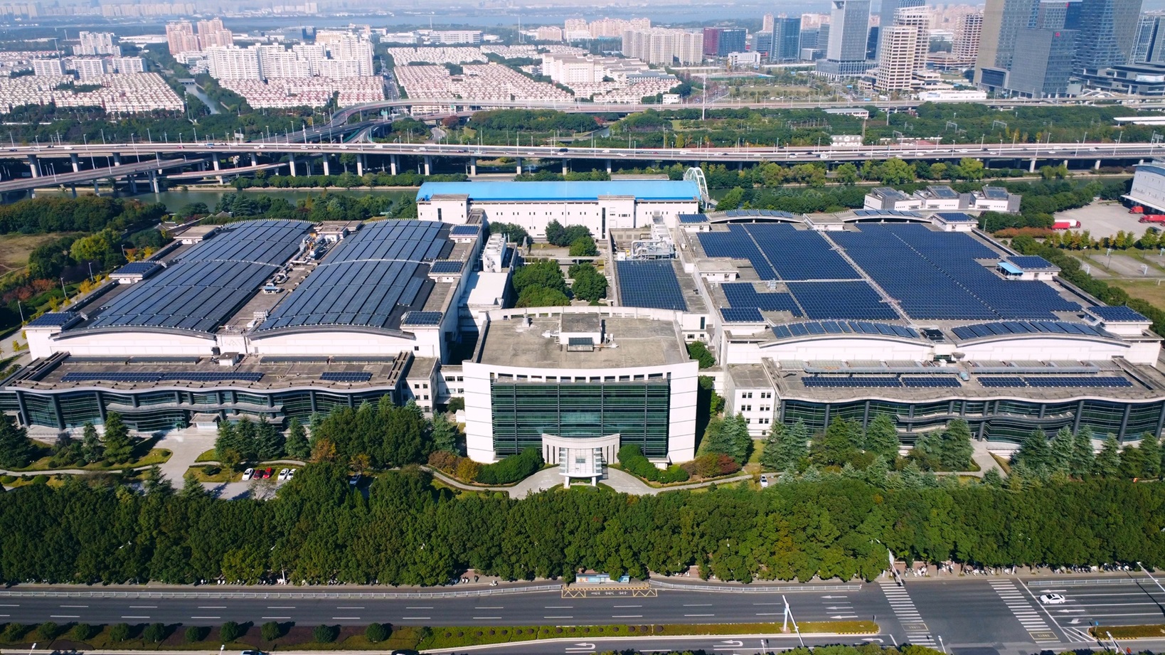 熊猫体育光电苏州厂获世界经济论坛评选为&rdquo;人才灯塔工厂&rdquo;，为全球显示器产业首家获此殊荣