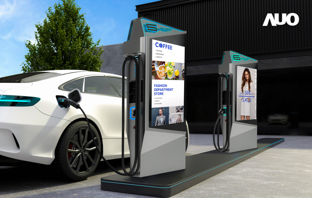 达擎 &ldquo;55吋高亮度户外防水显示器&rdquo;，在阳光直射环境下仍可呈现清晰鲜明之影像质量，可灵活安装于充电桩及智能电杆，成为数字户外广告 （DOOH）最佳宣传利器